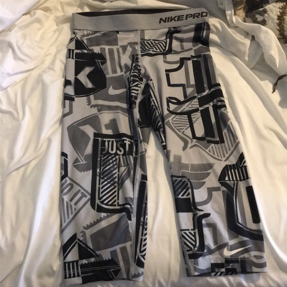 Printed Nike pro leggings